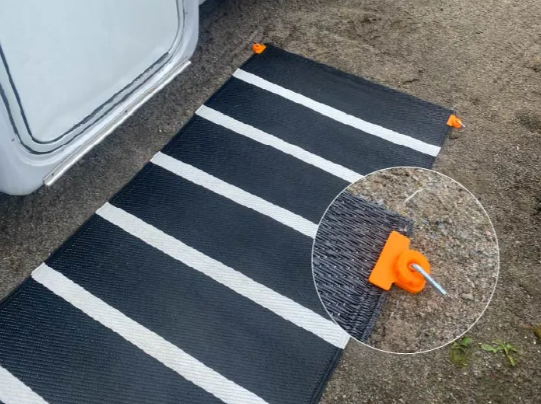 Outdoor Rug Corner Holders